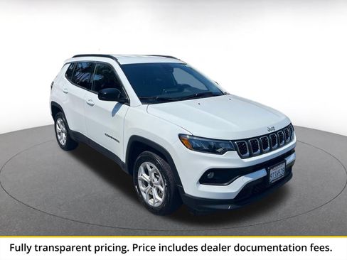Used 2025 Jeep Compass Latitude AWD/4WD image 1