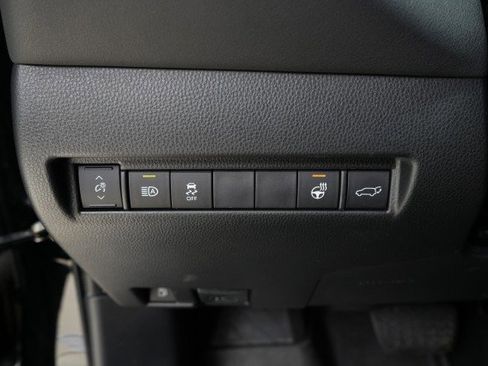 Used 2021 Toyota Venza XLE image 41