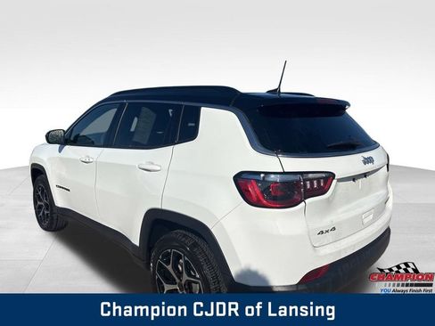 Used 2025 Jeep Compass Limited AWD/4WD image 5