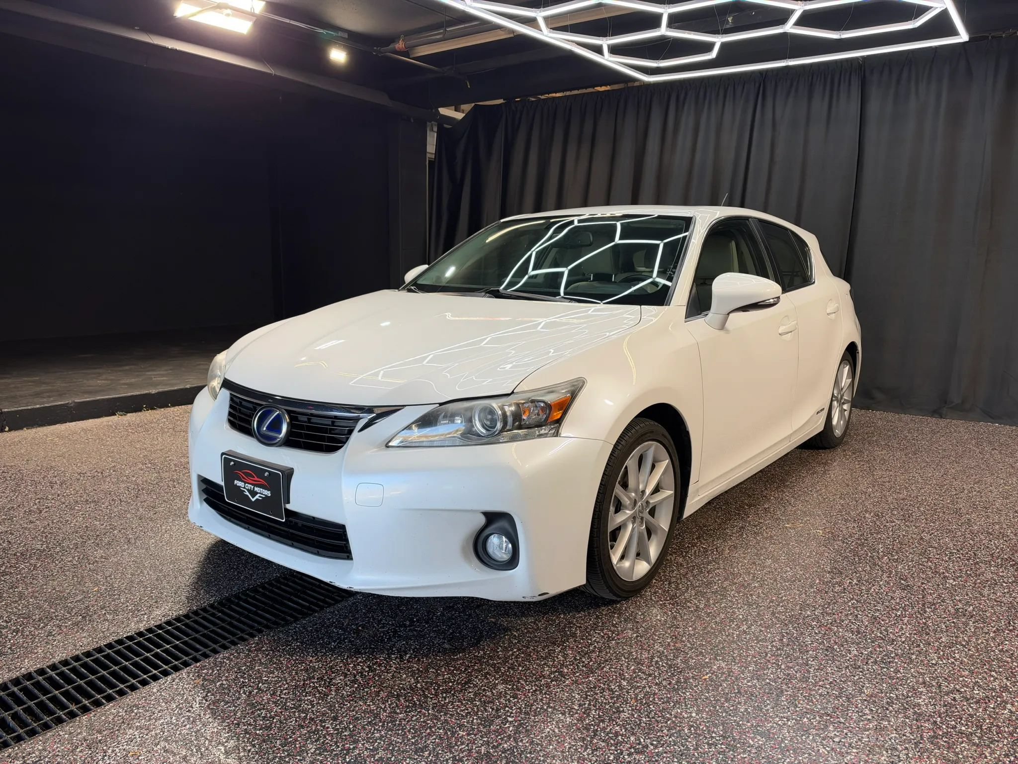 Used 2012 Lexus CT 200h Premium w/ Leather Pkg FWD image 3