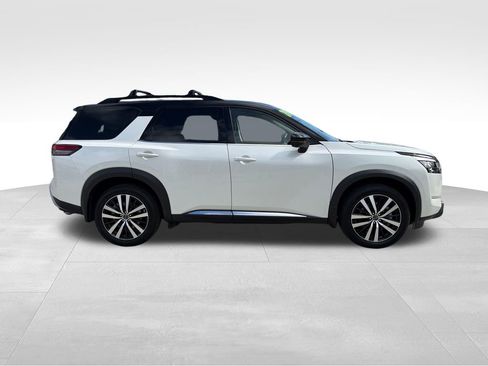 Used 2024 Nissan Pathfinder Platinum w/ Cargo Package AWD/4WD image 12