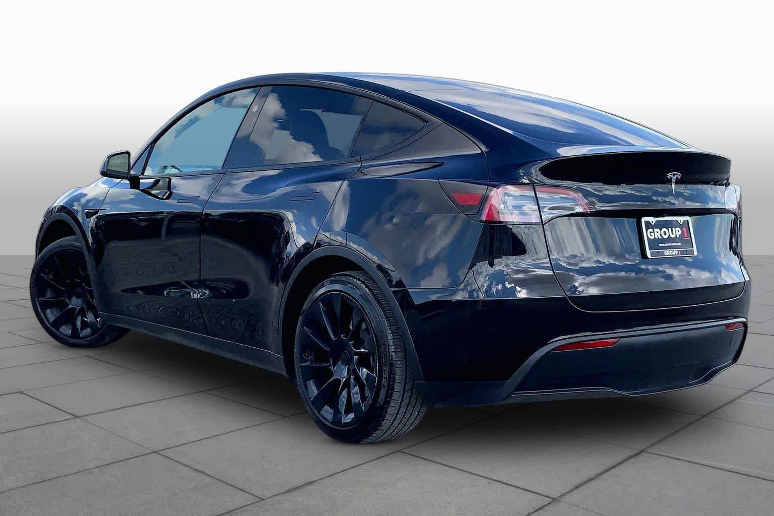 Used 2024 Tesla Model Y 2WD image 11