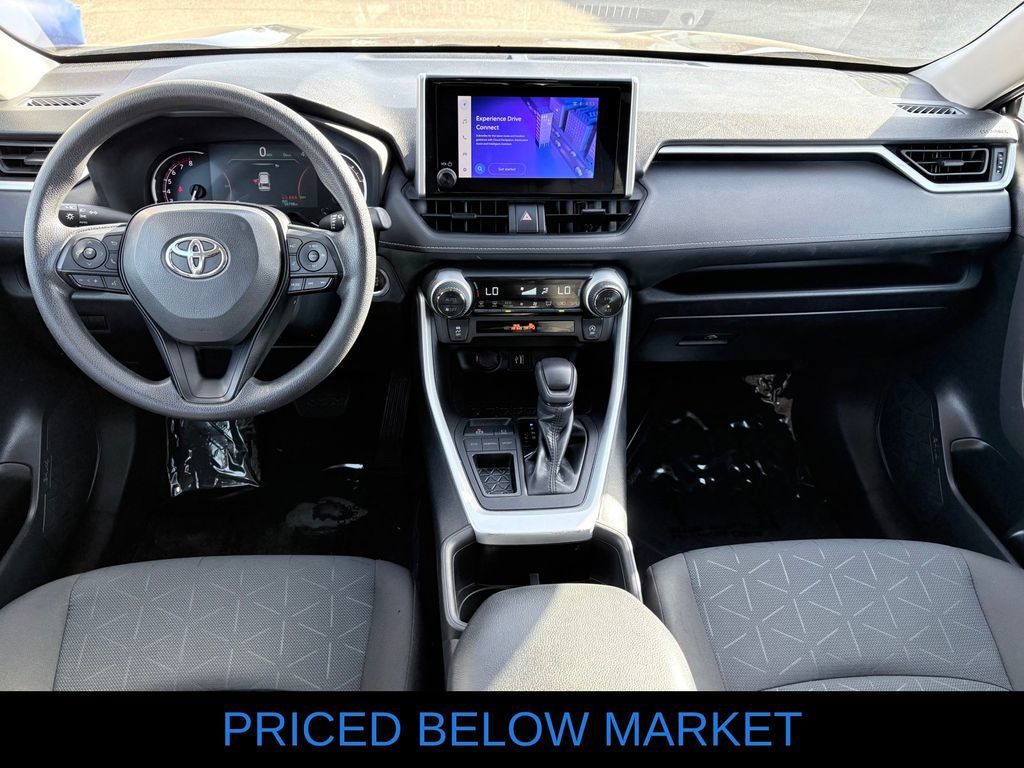 Used 2024 Toyota RAV4 XLE FWD image 8