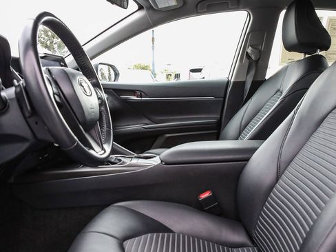 Used 2023 Toyota Camry SE image 17