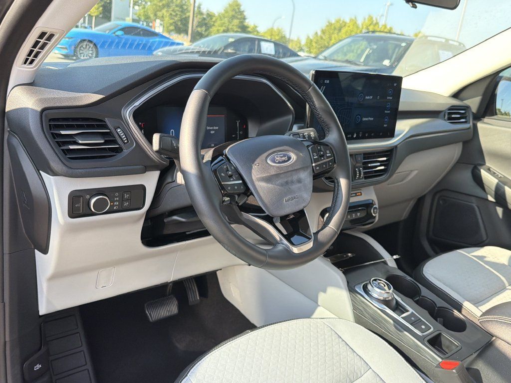 Used 2025 Ford Escape Active w/ Tech Pack #1 FWD image 10