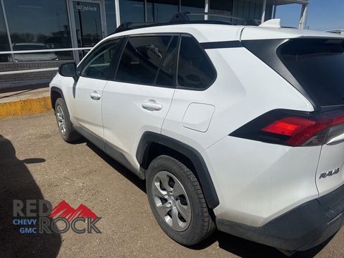 Used 2021 Toyota RAV4 LE AWD/4WD image 10