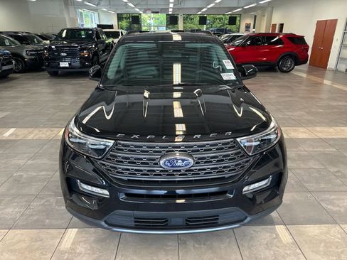 Used 2023 Ford Explorer XLT w/ Equipment Group 202A AWD/4WD image 19