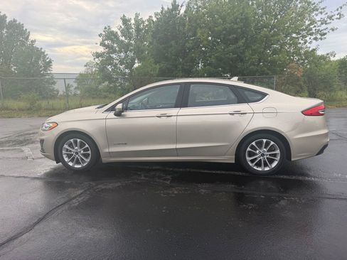 Used 2019 Ford Fusion SE FWD image 9