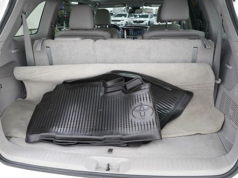 Used 2017 Toyota Highlander Limited AWD/4WD image 21