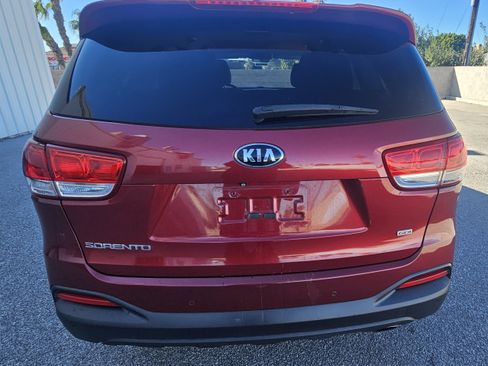 Used 2016 Kia Sorento LX w/ LX Convenience Package image 6
