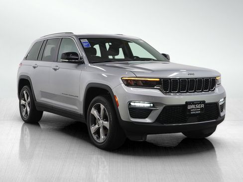 Used 2022 Jeep Grand Cherokee Limited image 7