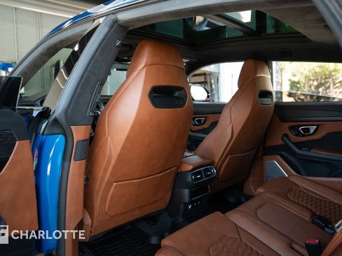 Used 2021 Lamborghini Urus image 35
