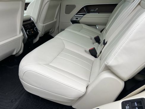 Used 2025 Land Rover Range Rover Long Wheelbase SE image 33