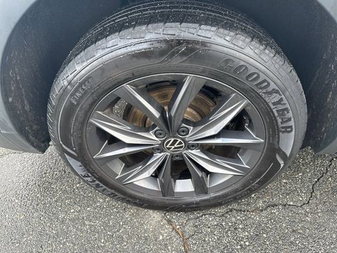 Used 2022 Volkswagen Tiguan SE image 28