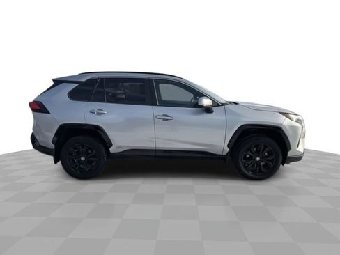 Used 2022 Toyota RAV4 SE w/ Convenience Package image 9