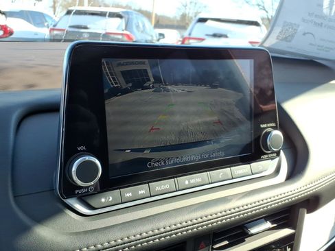 Used 2023 Nissan Rogue SV w/ SV Premium B Package image 19