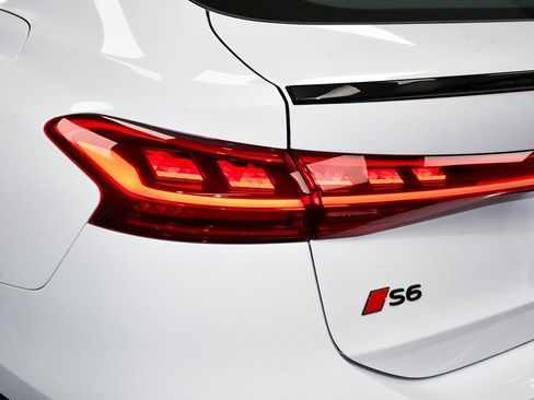 Used 2025 Audi S6 e-tron Prestige w/ 21" Black Optic Package image 90