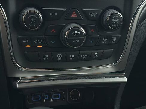 Used 2018 Jeep Grand Cherokee Laredo AWD/4WD image 29