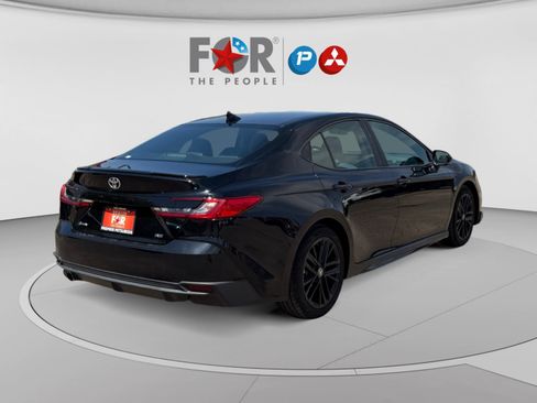 Used 2025 Toyota Camry SE FWD image 5