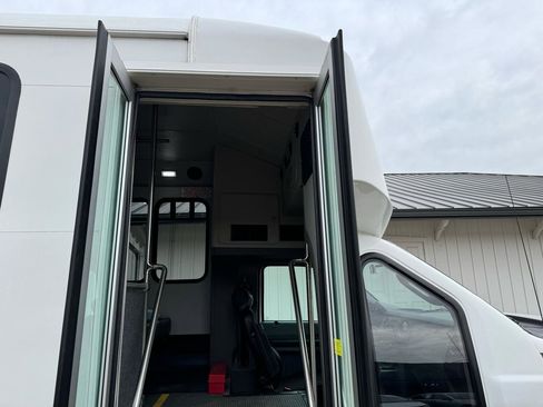 Used 2012 Ford F550 2WD Regular Cab Super Duty w/ Payload Upgrade Pkg image 9