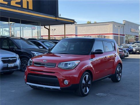 Used 2019 Kia Soul + image 1