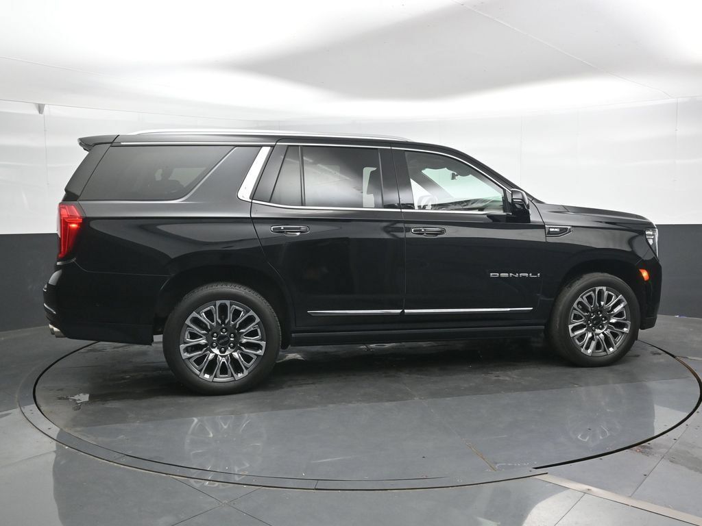 Used 2023 GMC Yukon Denali Ultimate w/ LPO, Floor Liner Package AWD/4WD image 3
