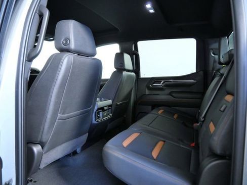 Used 2024 GMC Sierra 1500 AT4 w/ Technology Package AWD/4WD image 16