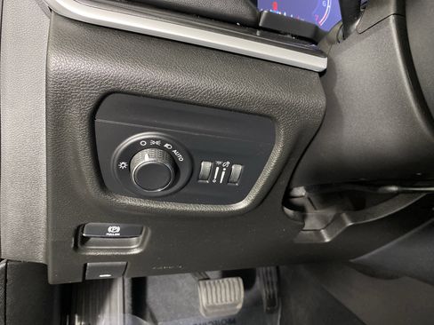 Used 2023 Jeep Grand Cherokee Altitude image 34