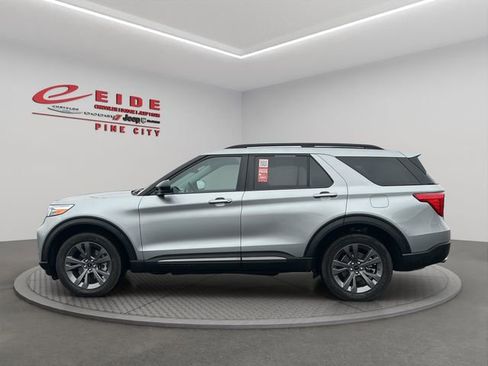 Used 2024 Ford Explorer XLT w/ Equipment Group 202A image 2