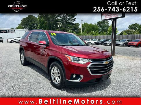 Used 2019 Chevrolet Traverse LT FWD image 1