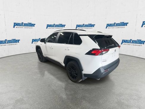 Used 2021 Toyota RAV4 XLE w/ Convenience Package AWD/4WD image 8