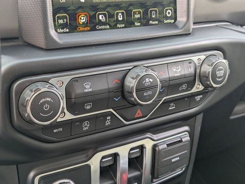 Used 2022 Jeep Wrangler Sport AWD/4WD image 21