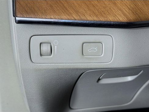 Used 2021 Volvo XC90 T6 Momentum w/ Protection Package Premier image 11