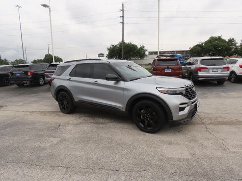 Used 2023 Ford Explorer ST-Line w/ Class IV Trailer Tow Package RWD image 7