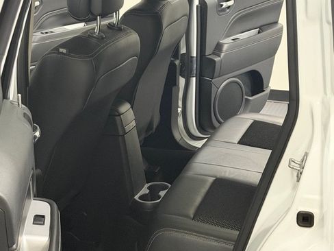 Used 2016 Jeep Compass Latitude AWD/4WD image 6