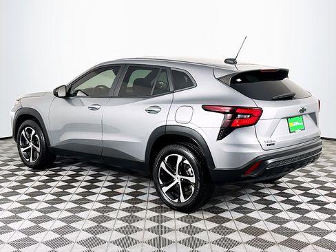 Used 2024 Chevrolet Trax RS w/ Sunroof Package FWD image 6