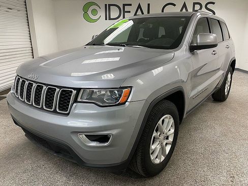 Used 2021 Jeep Grand Cherokee Laredo image 1