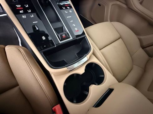 New 2025 Porsche Macan image 36