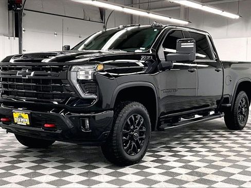 Used 2025 Chevrolet Silverado 2500 LTZ image 12