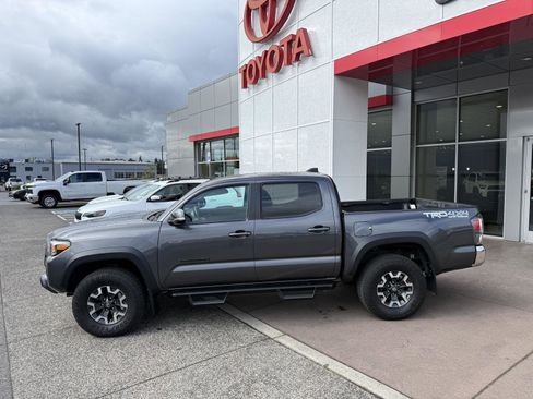 Used 2023 Toyota Tacoma TRD Off-Road w/ Black Out Package (TMS) AWD/4WD image 3