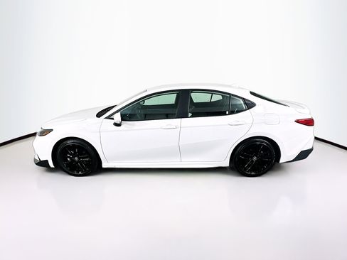 Used 2026 Toyota Camry SE FWD image 4