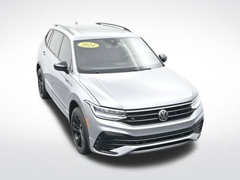 Used 2024 Volkswagen Tiguan SE R-Line image 25