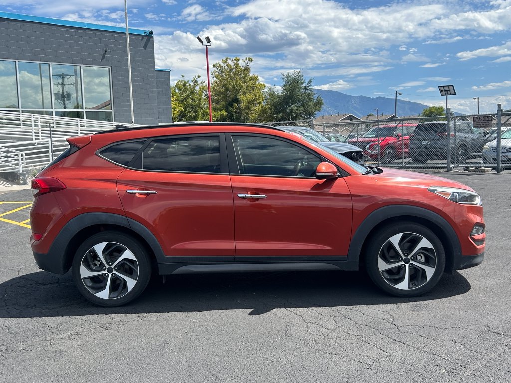 Used 2016 Hyundai Tucson Limited w/ Option Group 03 FWD image 2