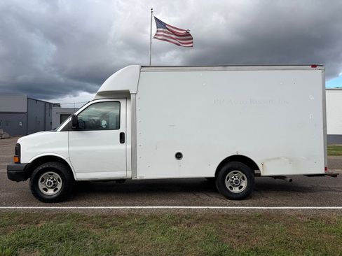 Used 2010 GMC Savana 3500 CUTAWAY BOX TRUCK COMMERCIAL image 8