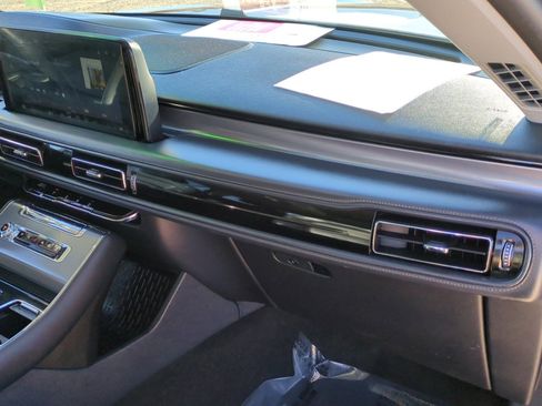 Used 2025 Lincoln Aviator 2WD image 35