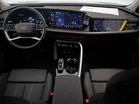 New 2025 Audi Q5 Prestige image 8