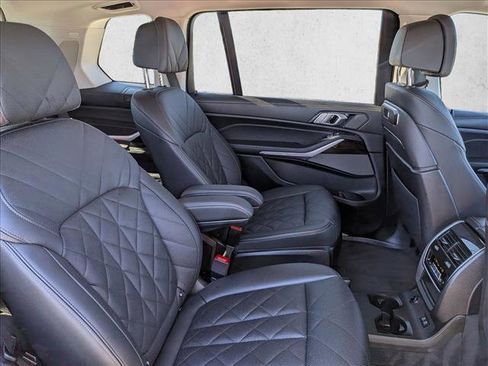 Certified 2025 BMW X7 xDrive40i w/ Premium Package image 21