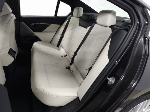 Certified 2025 BMW 530i xDrive image 36