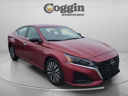 Used 2024 Nissan Altima 2.5 SV image 7