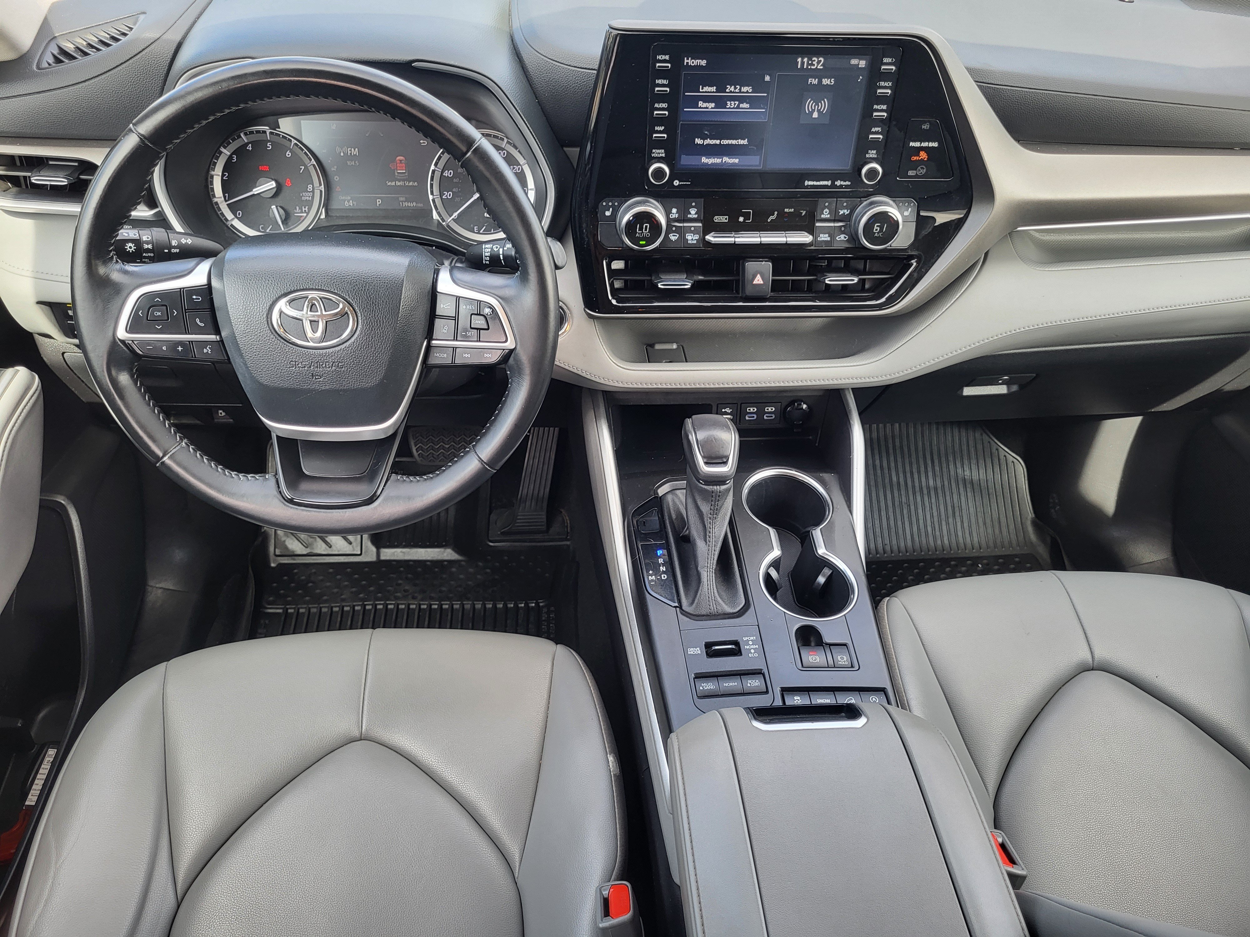 Used 2022 Toyota Highlander XLE AWD/4WD image 22